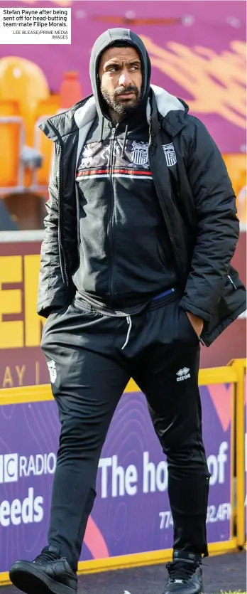  ?? LEE BLEASE/PRIME MEDIA
IMAGES ?? Stefan Payne after being sent off for head-butting team-mate Filipe Morais.