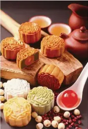  ??  ?? Savour the charms of the homemade and snow skin mooncakes by Eastin Hotel Kuala Lumpur’s talented culinary team.