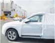  ?? FOTO: DPA ?? Autos des VW-Konzerns werden auf ein Schiff verladen.