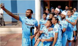  ??  ?? Sreejesh P. R. takes a selfie with his team mates.