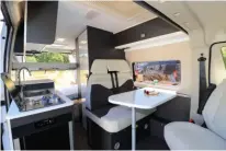  ??  ?? Le Van 3 Maxi, de toutes les finitions McLouis 2021, un moins de 6,00 m avec deux lits doubles superposés.