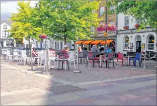  ??  ?? A traffic ban would allow premises to offer safe outdoor seating for longer
Ref: 32-1520B