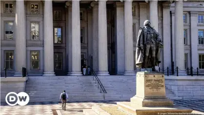  ??  ?? Vista del edificio del Departamen­to del Tesoro de los EE.UU. en Washington.(Foto tomada el 25.9.2019).