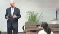  ?? GLAUBER / MILWAUKEE JOURNAL SENTINEL BILL ?? Republican U.S. Sen. Ron Johnson talks with offenders at the Milwaukee County House of Correction in Franklin.