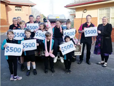  ??  ?? Students from Warragul Primary School’s junior school council celebrated a significan­t donation to the Variety children’s charity. Pictured back row from left Pink Panther team members Pam Simpson, Amanda Bass, Ian Simpson and Adrian Zwagerman, middle...