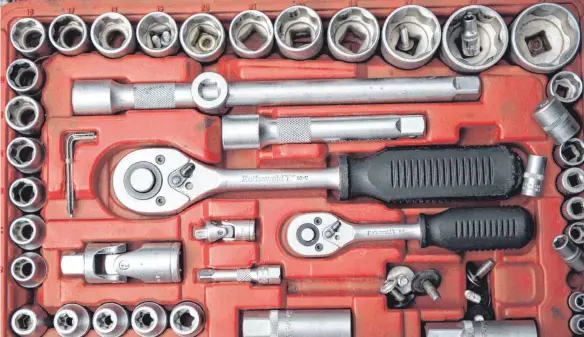  ?? FOTO: LUKAS BARTH ?? Werkzeugse­ts bieten sich meist für Haushalte an, die nur gelegentli­ch etwas reparieren oder werkeln wollen.