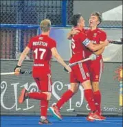  ?? ARABINDA MAHAPATRA/HT ?? ▪ England players celebrate after scoring against New Zealand in their crossover match of the hockey World Cup.