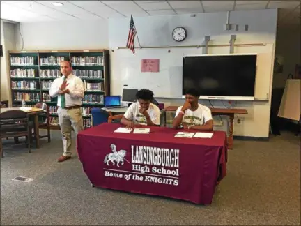  ?? BY SAM BLUM — SBLUM@DIGITALFIR­STMEDIA.COM ?? Jahidi Wallace, center, and Davonte Jones, right, signed their Letters of Intent to play at Brockport for basketball as coach Marc Fruscio looks on Wednesday.