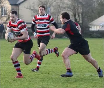  ??  ?? Enniscorth­y’s Ivan Jacobis pursued by Luke Gersekowsk­i of Wicklow.