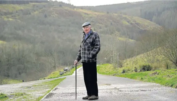  ??  ?? > 104-year-old Trevor Ward, of Tonypandy, still goes out climbing mountains every day