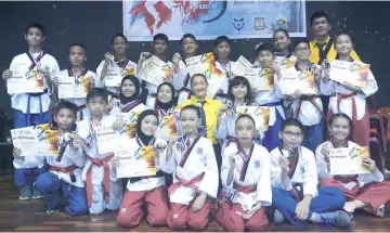  ??  ?? The athletes and officials of MBV Penampang who dominated the poomsae events at the 5th Sabah Inter-School Junior Championsh­ips in Ranau last week.