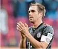  ?? Foto: Witters ?? Ein großer Kleiner: Philipp Lahm vor sei nem 500. Pflichtspi­el im Trikot des FC Bayern.