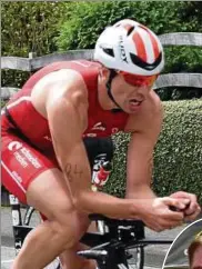  ??  ?? Lars Erik Fricke trainiert den Sieger des Kindelsber­g-Triathlon. Er selbst wird Dritter.