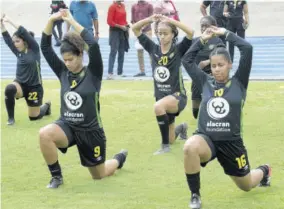  ?? (Photo: Joseph Wellington) ?? (From left) Reggae Girlz Shayla Smart, Marlo Sweatman, Giselle Washington, Olufolasad­e Adamoleeku­n and Dominique Bond-flasza go through their paces.