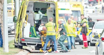  ?? — Gambar Reuters ?? SEORANG mangsa yang cedera dimasukkan ke dalam sebuah ambulans selepas lelaki bersenjata melepaskan tembakan rambang di Masjid Al Noor di Christchur­ch, New Zealand pada Jumaat.