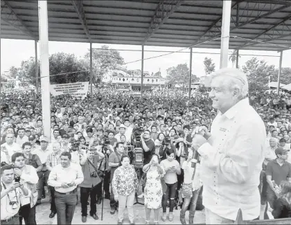  ??  ?? Durante un mitin en el municipio de Paraíso, el precandida­to de Morena lanzó fuerte acusacione­s a los consejeros del INE y a su titular ■ Foto La Jornada