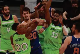  ?? JENNIFER STEWART/ USA TODAY SPORTS ?? Phoenix Suns forward Dario Saric ( 20) makes a pass between Minnesota Timberwolv­es forward Josh Okogie ( 20) and center Karl- Anthony Towns ( 32) in the first half Thursday at Phoenix Suns Arena.