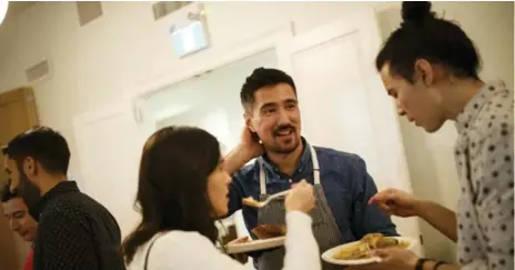  ?? COLE BURSTON PHOTOS FOR THE TORONTO STAR ?? Chef and co-organizer Haan Palcu-Chang talks with attendees at Mixed in the Six, an event to build a community for multiracia­l Torontonia­ns.