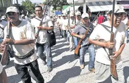  ?? REUTERS/JESUS SOLANO ?? Autodefens­as. Grupo armado contra el Cártel Caballeros Templarios.