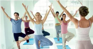  ?? F.E. ?? El yoga es una de las actividade­s favorables para la reducción del dolor crónico.