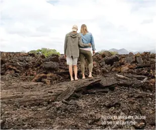  ??  ?? PATRICK EN MARIE KYK UIT OOR DIE SHETANI-LAWAVELD