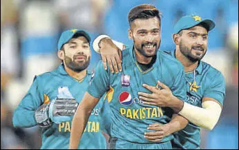  ?? AFP ?? Mohammad Amir (centre) was Pakistan’s best bowler on Wednesday, taking 3/27.