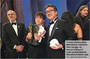  ?? FOTO: MARIO ANZUONI/REUTERS ?? V imenu režiserja Hajaa Mijazakija in producenta Tošia Suzukija sta oskarja za Dečka in čapljo sprejela Kijofumi Nakadžima in Keniči Joda.