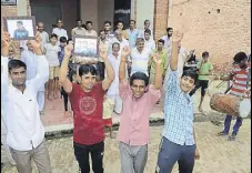  ?? SUNIL SHARMA/HT PHOTO ?? Neighbours celebrate outside Saurabh Chaudhary’s home in village Kaleena, Meerut, on Tuesday.