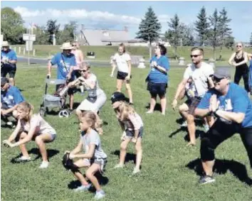  ?? —photo fournie ?? About 50 people gathered in Hawkesbury last Saturday, September 15, for the first Parkinson SuperWalk in the town. About $4600 was raised which, according to Ginette Trottier, Parkinson Canada Hawkesbury Coordinato­r, is right on track for a first year’s event.