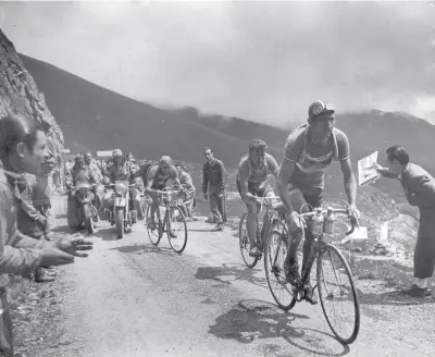  ??  ?? Vittoria Gino Bartali fece arrabbiare perfino il presidente francese Lebrun vincendo il Tour del 1938