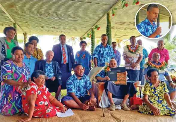  ?? Sampras Anand ?? Ratu Talemo Ratakele, (sitted beside) Prime Minister, Sitiveni Rabuka, (backrow-second from right-garland) Minister for Lands and Mineral Resources, Filimoni Vosarogo, during the handing over at Naselesele Village, Taveuni on May 12, 2023. Inset: Yavusa Wainikeli working committee chairman, Julian Hennings. Photo: