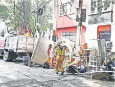  ??  ?? Vecinos de la Condesa señalaron que en el inmueble de Benjamín Hill se vendían drogas. Autoridade­s decidieron demoler el predio.