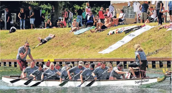  ?? FOTOS: HEIKO KEMPKEN ?? Das Team „Das Maaß ist voll“war mit großer Leidenscha­ft bei der Sache. Im kleinen Finale reichte es immerhin zum zweiten Platz.