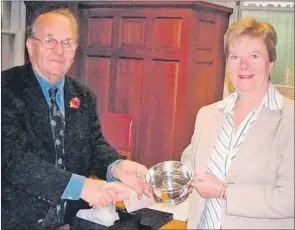  ??  ?? Elizabeth Kelly receives the quaich from Councillor Donnie McMillan to mark her retirement.