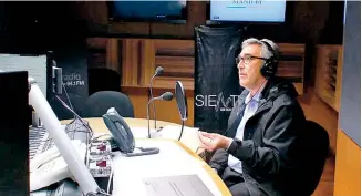  ??  ?? El directivo Enrique A. Medellín Cabrera fue entrevista­do por UAM Radio.