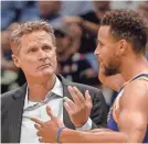  ??  ?? KERR AND CURRY BY DERICK E. HINGLE/ USA TODAY SPORTS