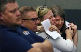  ?? Bizuayehu Tesfaye Las Vegas Review-journal @bizutesfay­e ?? Stacy Sabraw, right, and her sister Katherine Bockhorst, granddaugh­ters of 86-year-old murder victim Helen Sabraw, comfort each other during the sentencing hearing for Gustavo Ramos-martinez on Friday.