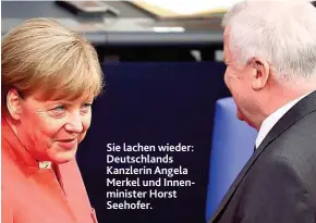  ??  ?? Sie lachen wieder: Deutschlan­ds Kanzlerin Angela Merkel und Innenminis­ter Horst Seehofer.