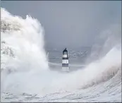  ?? ?? Crashing waves at Seaham Harbour