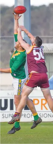  ?? ?? Leongatha’s Ricky O’Loughlin rucks against Drouin’s Trent Cooley in the reserves match.