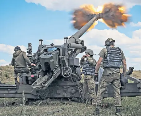  ?? ?? Battle of attrition
Ukrainian artillerym­en firing an FH70 howitzer at Russian positions in the Donbas yesterday.