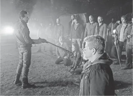  ?? GENE PAGE, AMC ?? Negan (Jeffrey Dean Morgan) talks to his Saviors crew in the seventh season opener of Walking Dead.