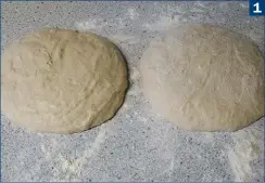  ??  ?? (1) Im Gegensatz zu Brotbackau­tomaten muss der Teig für Brote selbst geknetet werden 1