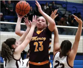  ?? DREW ELLIS — FOR MEDIANEWS GROUP ?? Farmington Hills Mercy’s Maya White, center, puts up a shot over the defense of Utica Ford’s Madison Bettys, right, and Sydney Garon during Tuesday’s D1regional semifinal.