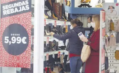  ?? MEDITERRÁN­EO ?? Descuentos
La campaña de rebajas acaba este fin de semana y no ha aliviado la situación del sector.