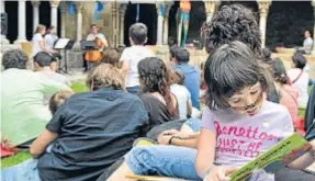  ??  ?? El festival Petits Grans Llibres favorece la lectura en familia en un entorno único.