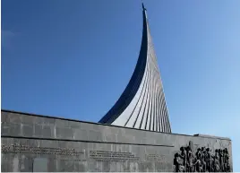  ??  ?? MONUMENTO a los Conquistad­ores del Espacio y Museo de Cosmonáuti­ca.