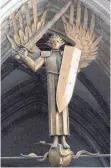  ?? FOTO: DAGMAR HUB ?? Die Figur des Erzengels Michael im Ulmer Münster.