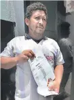  ?? FOTO: JOHNY MAGALLANES ?? JosÉ MAnuEl Es(Eró mÁs DE 4 horAs (ArA sEr AtEnDiDo.