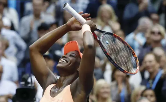  ?? ADAM HUNGER/THE ASSOCIATED PRESS ?? Sloane Stephens has risen from the 900s to the top 20 in the world tennis rankings in five weeks, culminatin­g with her straight-sets win over Madison Keys in the U.S. Open final Saturday.